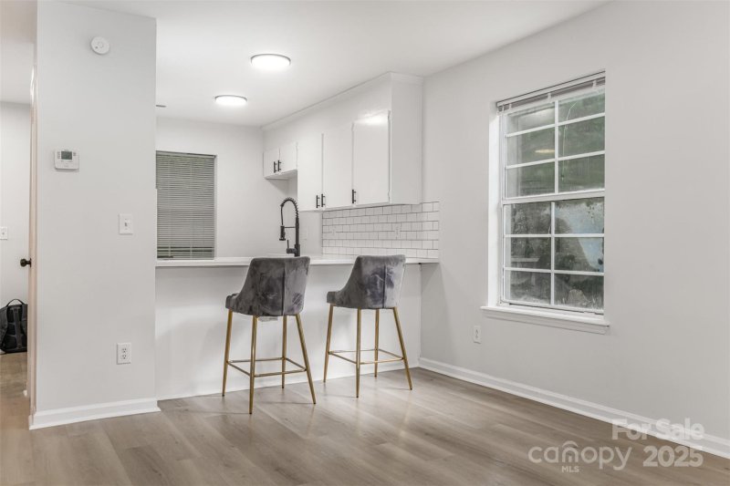 Property image 4 of 3941 Briarhill Drive in Milton Commons, Charlotte, NC 28215