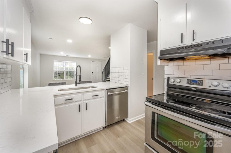 Property image 5 of 3941 Briarhill Drive in Milton Commons, Charlotte, NC 28215