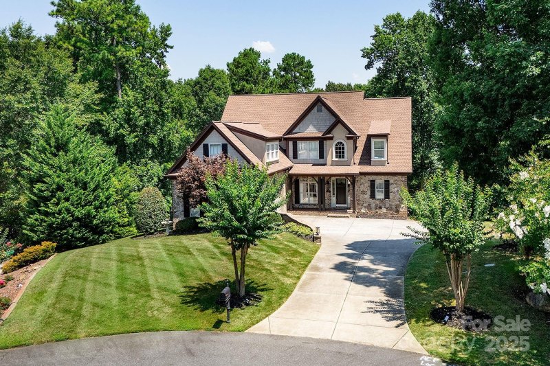 Property image 2 of 394 Stone Cliff Lane in Carolina Coves, Clover, SC 29710