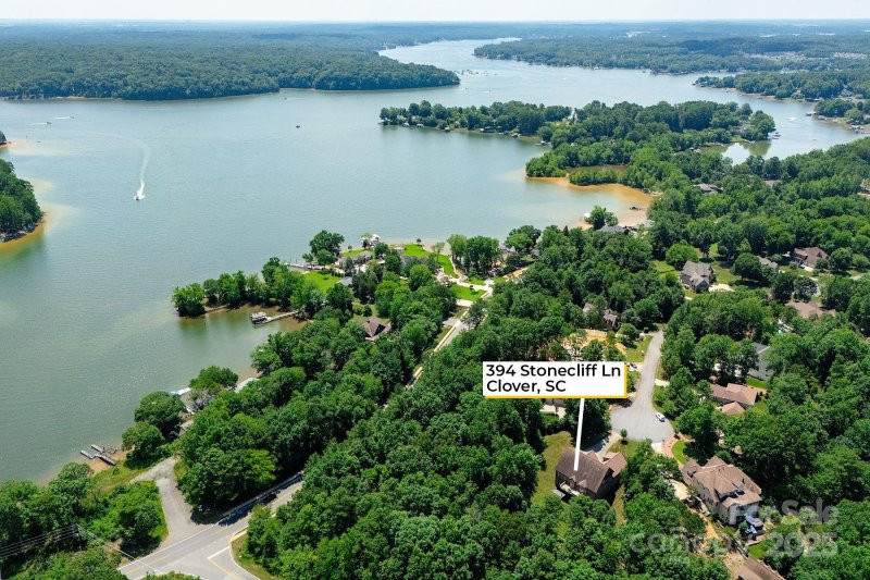 Property image 3 of 394 Stone Cliff Lane in Carolina Coves, Clover, SC 29710
