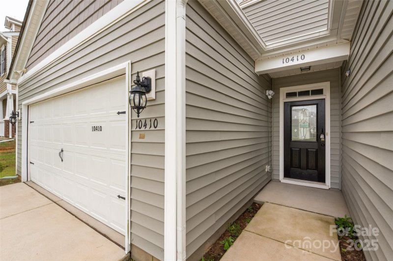 Property image 2 at 10410 Bradstreet Commons Way, Charlotte, NC 28215