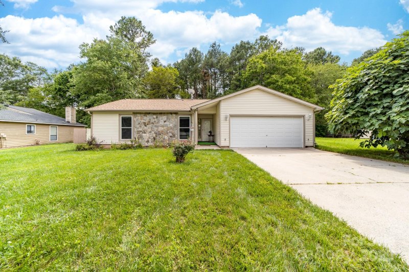 Property image 2 at 10951 Fox Mill Lane, Charlotte, NC 28277