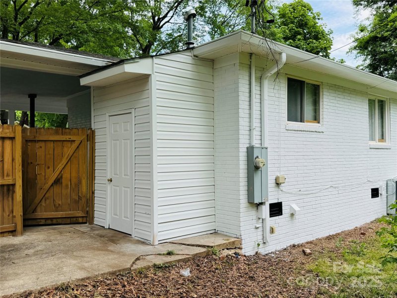 Property image 2 of 1211 Campus Street in Washington Heights, Charlotte, NC 28216