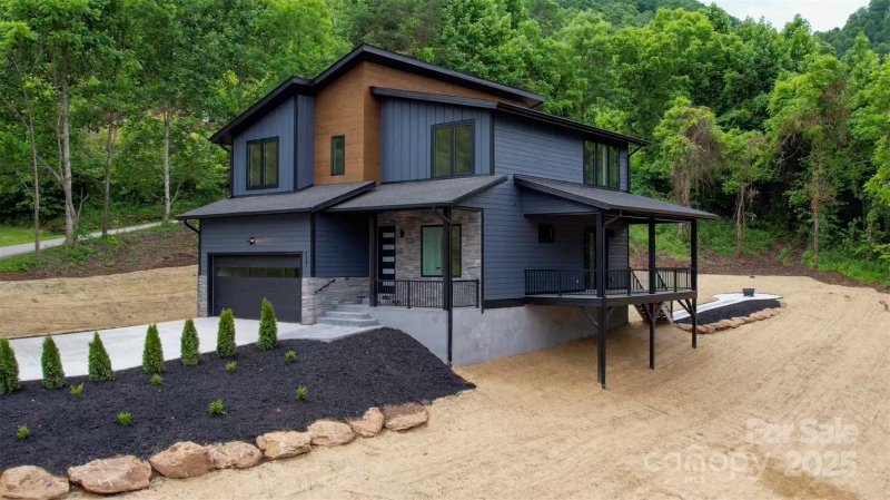 Property image 2 of 127 View Ridge Parkway in Blue Mist Farms, Leicester, NC 28748