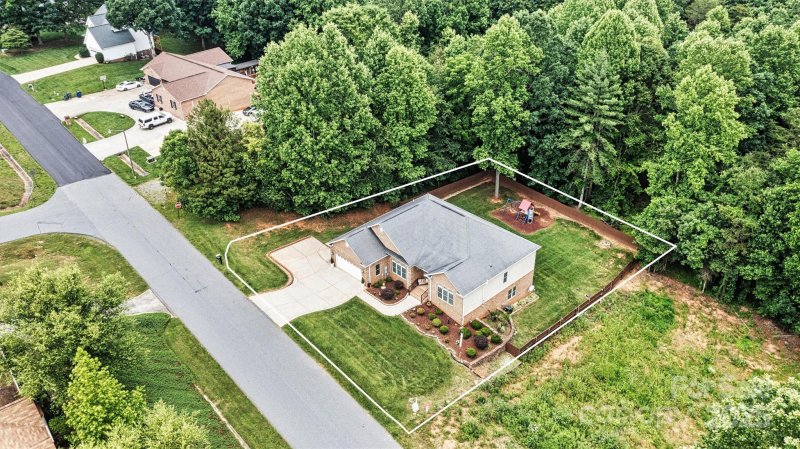 Property image 2 at 1616 Indian Springs Drive, Conover, NC 28613