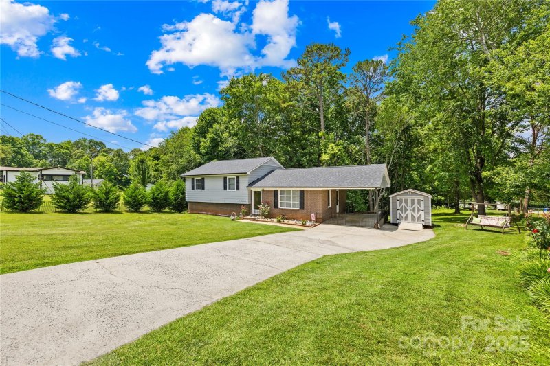 Property image 3 of 416 Donna Avenue in Lamar Acres, Gastonia, NC 28052