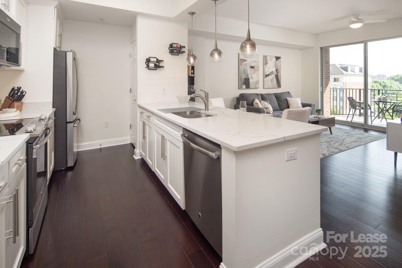 Property image 2 at 300 W 5th Street, Charlotte, NC 28202