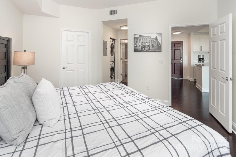 Property image 5 at 300 W 5th Street, Charlotte, NC 28202