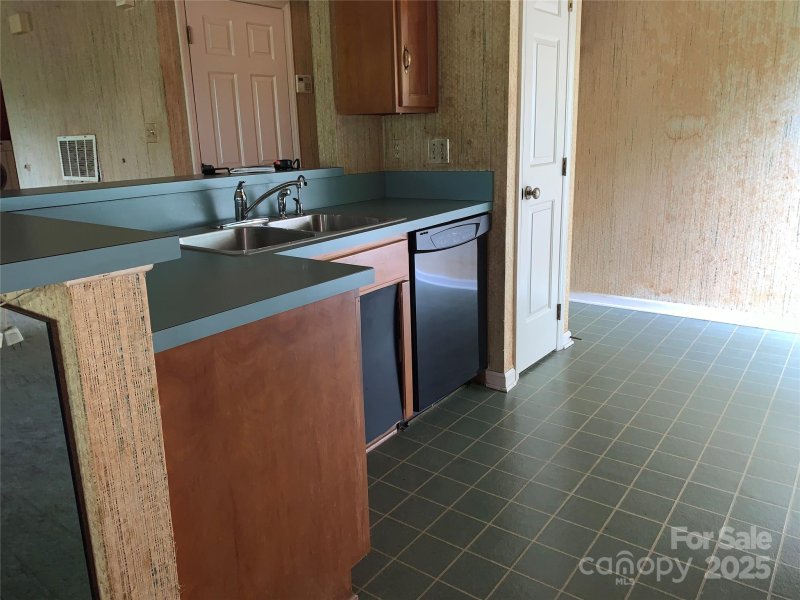 Property image 3 at 5727 Dockside Drive, Charlotte, NC 28227