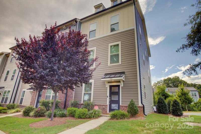 The Towns at Greenway, Charlotte Community