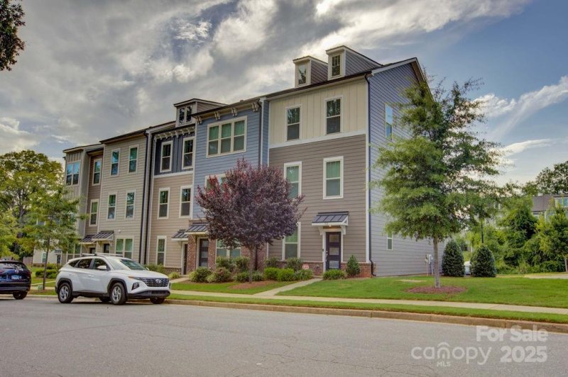 Property image 2 of 112 Judson Avenue in The Towns at Greenway, Charlotte, NC 28208