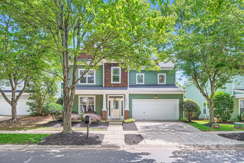 18732 Coachmans Trace