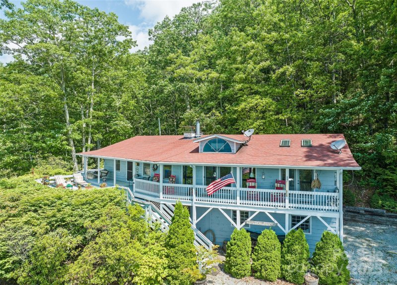 Property image 2 of 724 Pless Underwood Road in Sheepback Mountain, Maggie Valley, NC 28751
