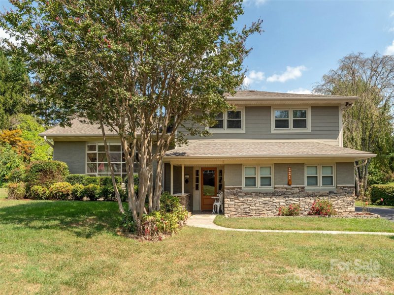 Property image 3 at 221 Balsam Road, Hendersonville, NC 28792