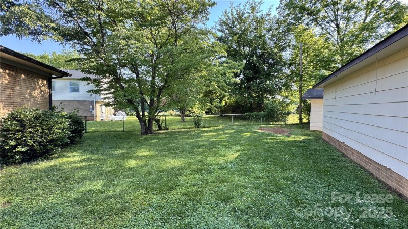 Property image 2 at 3813 Woodgreen Terrace, Charlotte, NC 28205