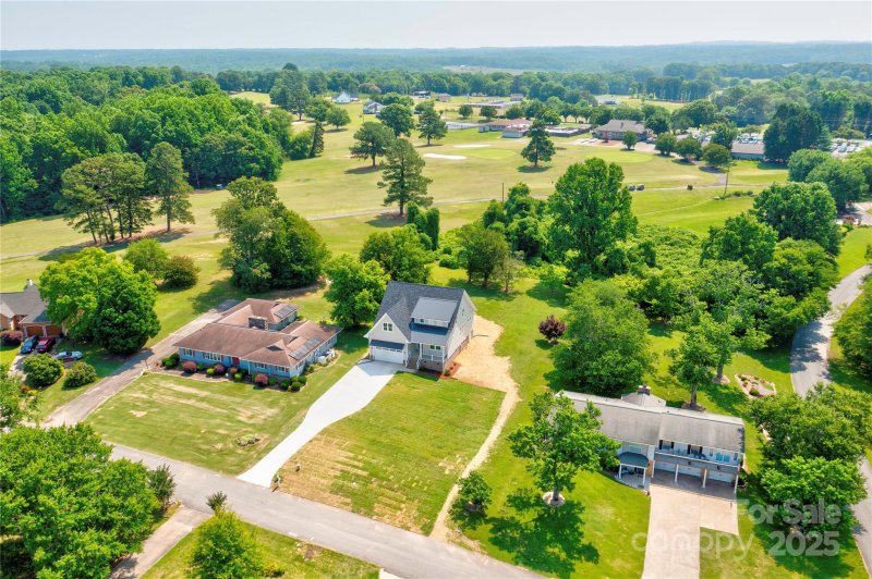 Property image 4 of 102 Starmount Drive in Woodbridge, Kings Mountain, NC 28086