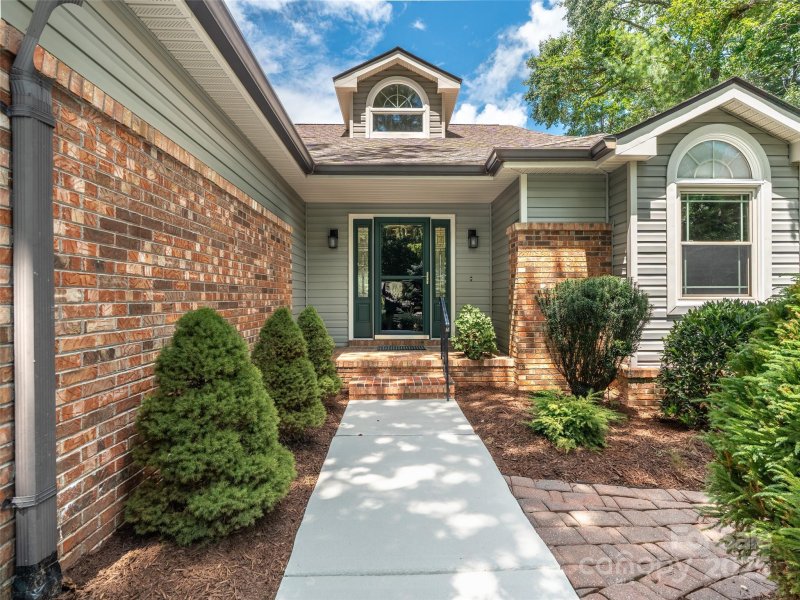 Property image 2 of 350 W Shay Circle in Carriage Park, Hendersonville, NC 28791