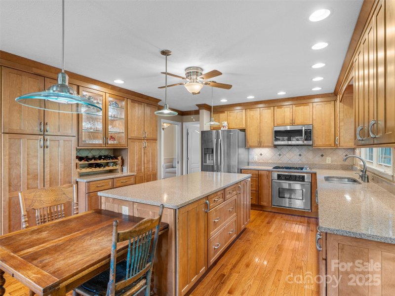 Property image 3 of 350 W Shay Circle in Carriage Park, Hendersonville, NC 28791