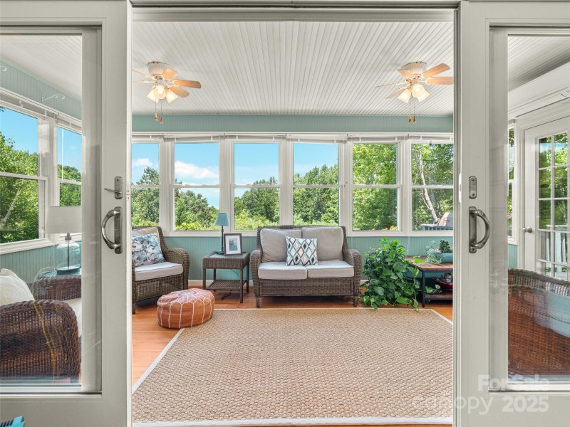 Property image 4 of 350 W Shay Circle in Carriage Park, Hendersonville, NC 28791