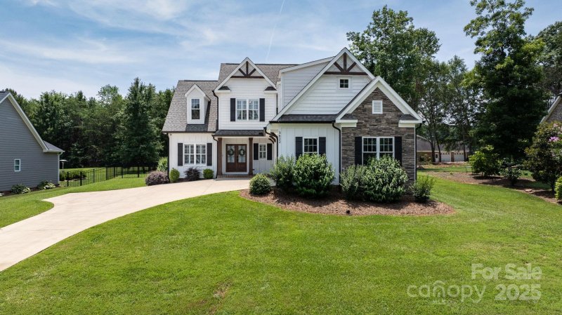 Property image 3 of 3622 46th Avenue in Willow Place, Hickory, NC 28601