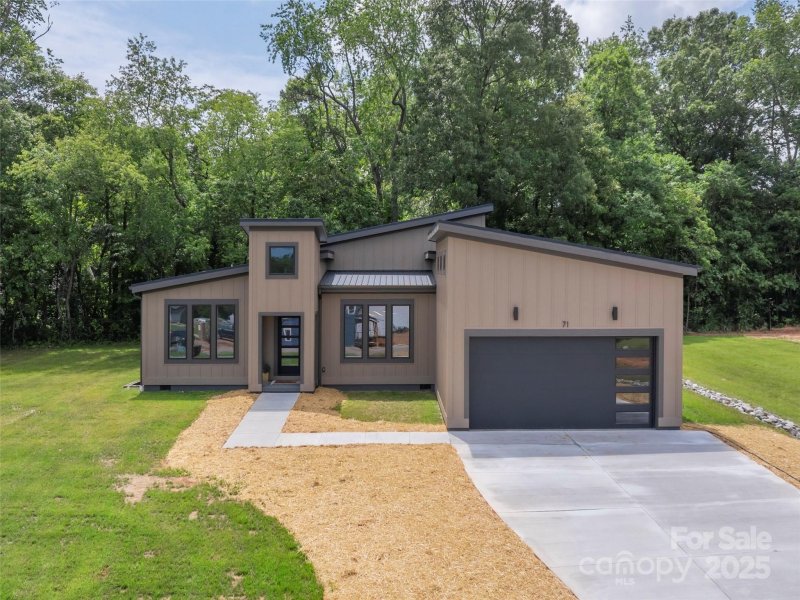 71 Scott Meadows Drive