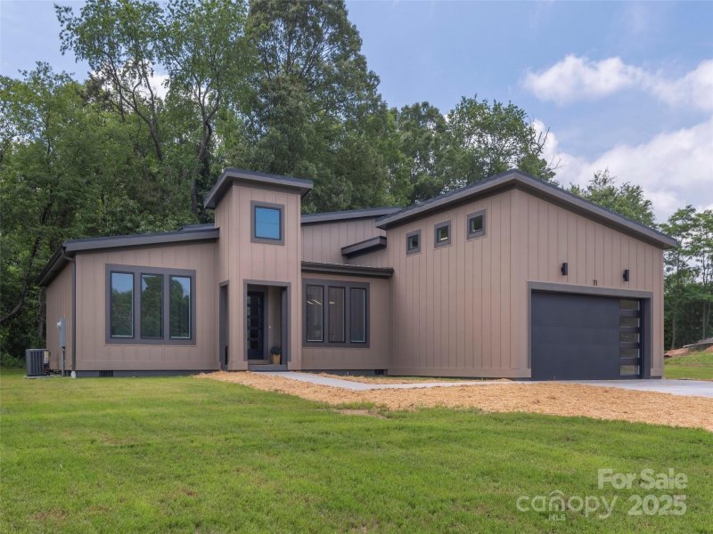 Property image 2 of 71 Scott Meadows Drive in Chambers Trace, Asheville, NC 28806