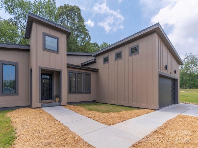 Property image 3 of 71 Scott Meadows Drive in Chambers Trace, Asheville, NC 28806