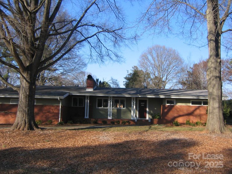 4025 Sherbrooke Drive