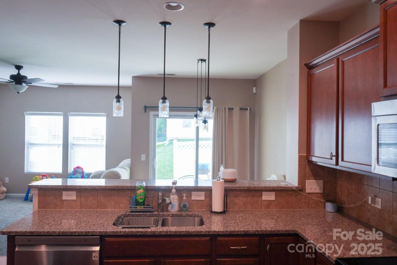 Property image 4 of 14411 Glendon Hall Lane in Mallard Lake, Charlotte, NC 28262