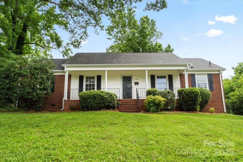 Property image 2 at 1512 Anthony Drive, Gastonia, NC 28052