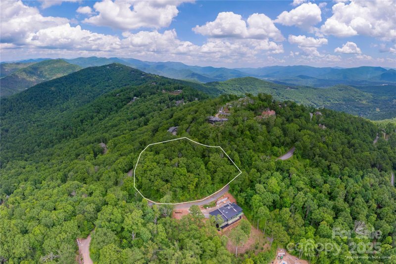 Property image 3 of 152 Skycliff Drive in Wildcat Cliffs, Asheville, NC 28804
