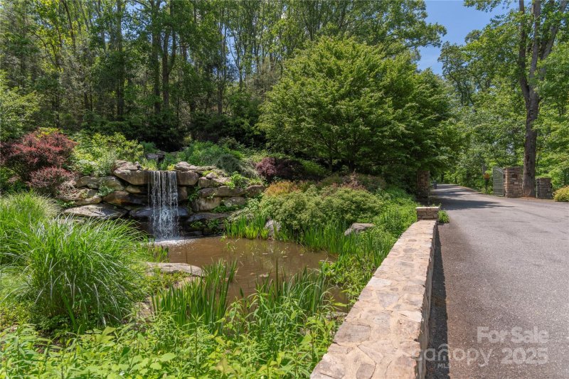 Property image 5 of 152 Skycliff Drive in Wildcat Cliffs, Asheville, NC 28804