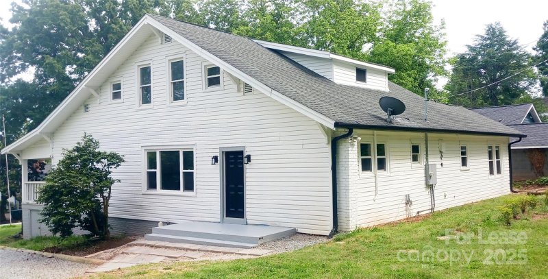 Property image 4 of 105 N Inman Avenue in Hilltop, Bessemer City, NC 28016