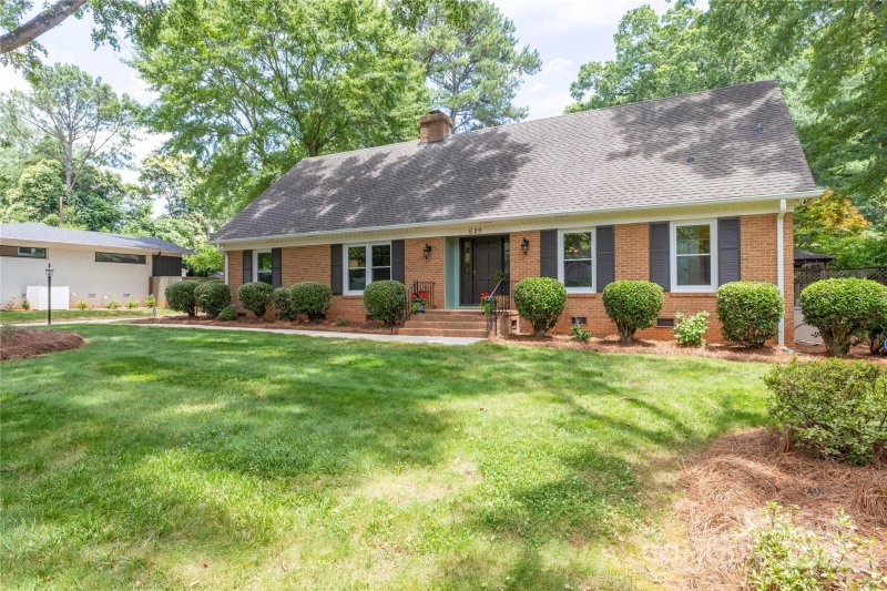 Property image 3 of 629 Wingrave Drive in Lansdowne, Charlotte, NC 28270