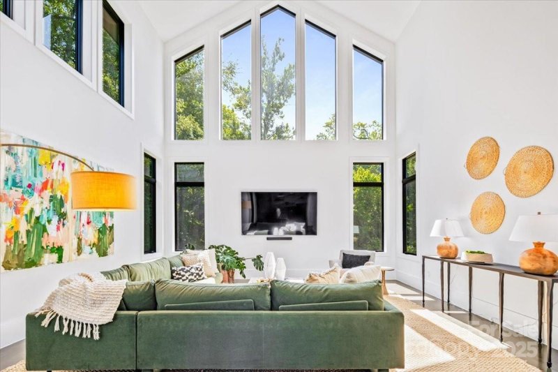 Property image 5 of 3304 Mar Vista Circle in Myers Park, Charlotte, NC 28209