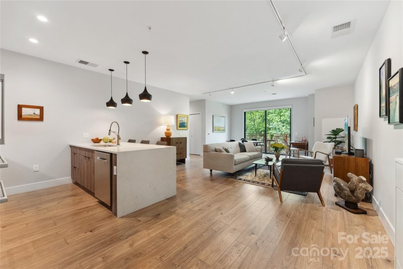 Property image 2 at 68 Craven Street, Asheville, NC 28806