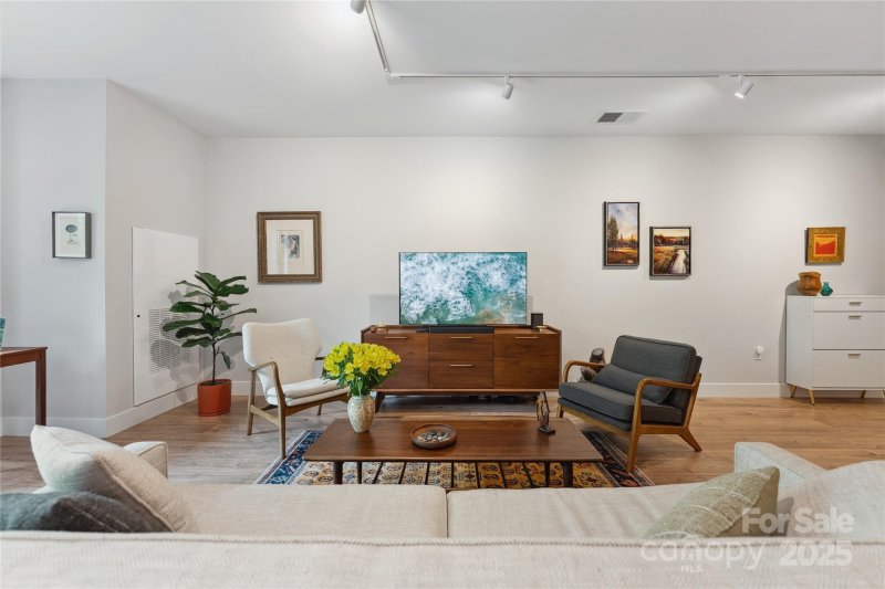 Property image 4 at 68 Craven Street, Asheville, NC 28806