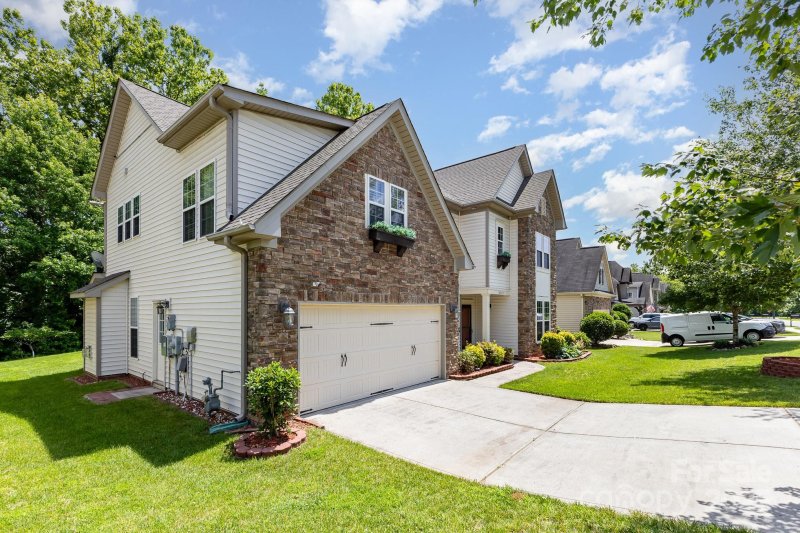 Property image 3 at 10129 Loch Lomond Drive, Charlotte, NC 28278