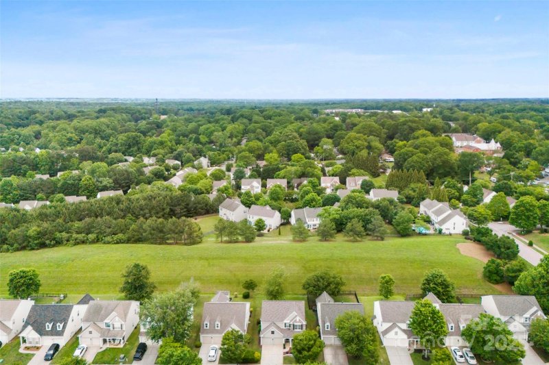 Property image 2 at 18522 Victoria Bay Drive, Cornelius, NC 28031