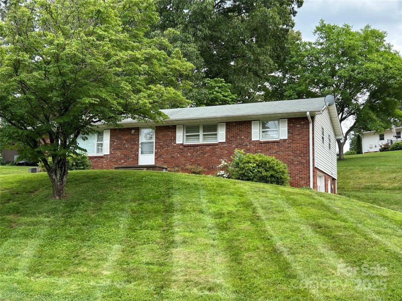 Property image 2 at 18 Sheppard Drive, Asheville, NC 28806