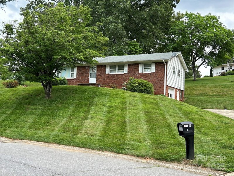 Property image 3 at 18 Sheppard Drive, Asheville, NC 28806