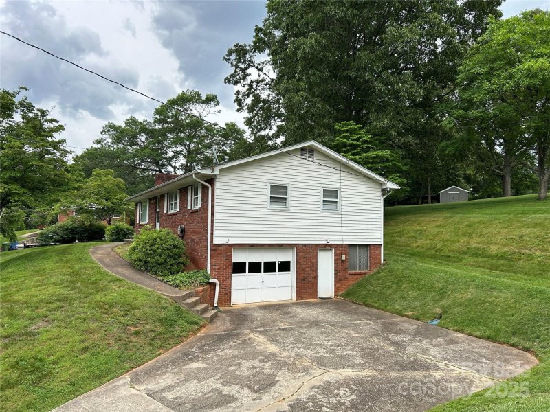 Property image 4 at 18 Sheppard Drive, Asheville, NC 28806