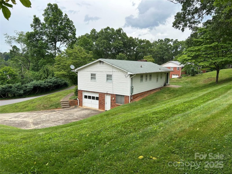 Property image 5 at 18 Sheppard Drive, Asheville, NC 28806