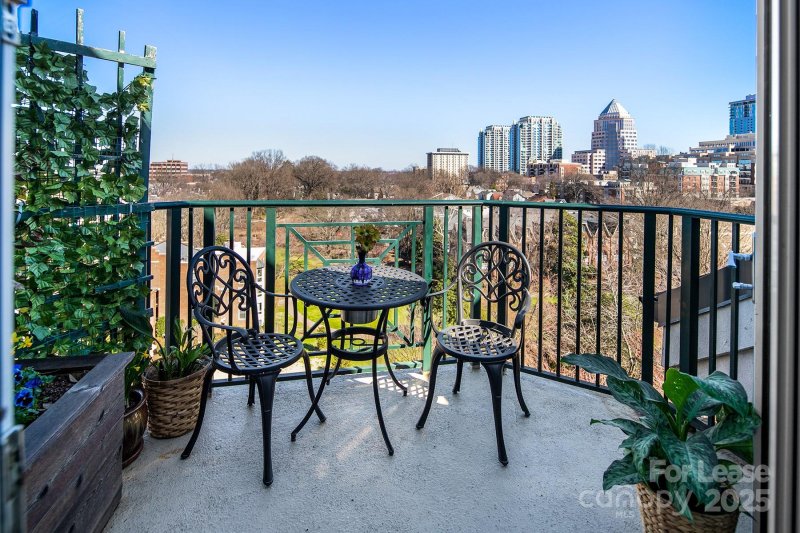 Property image 2 at 300 W 5th Street, Charlotte, NC 28202