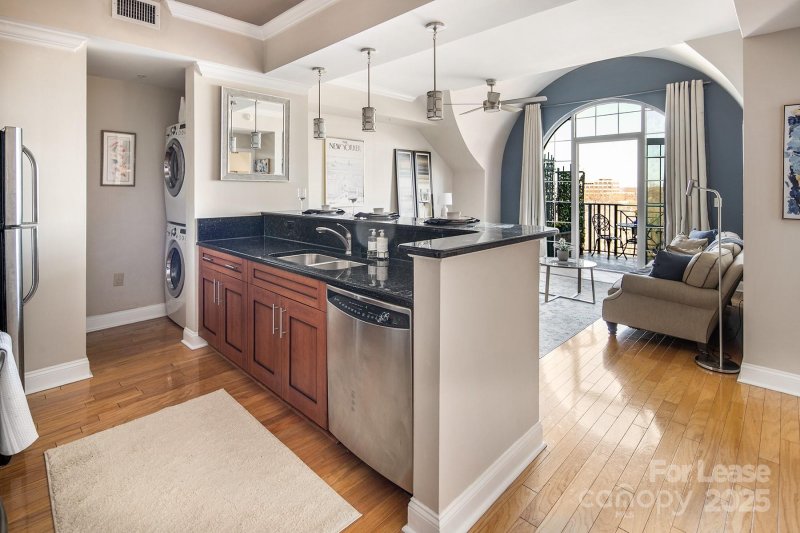 Property image 4 at 300 W 5th Street, Charlotte, NC 28202