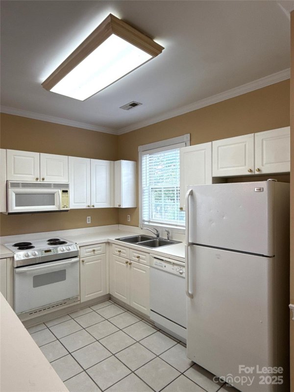 Property image 4 at 9068 Meadow Vista Road, Charlotte, NC 28213