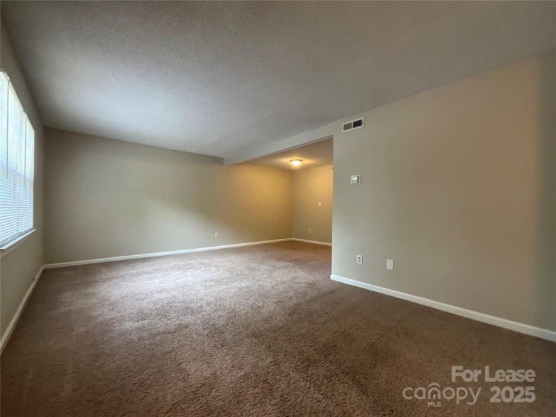 Property image 2 of 8913 Hunter Ridge Drive in Lexington Commons, Charlotte, NC 28226