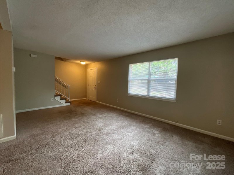 Property image 3 of 8913 Hunter Ridge Drive in Lexington Commons, Charlotte, NC 28226