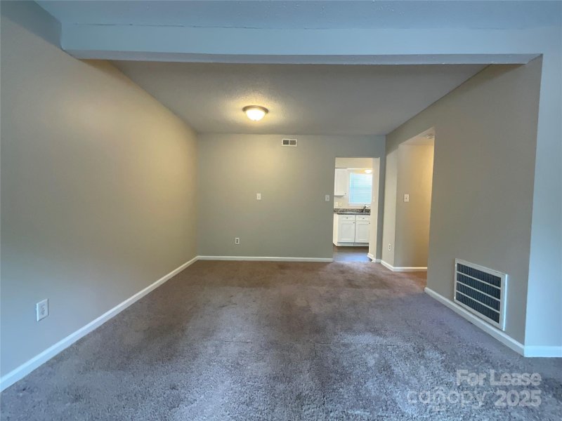 Property image 4 of 8913 Hunter Ridge Drive in Lexington Commons, Charlotte, NC 28226