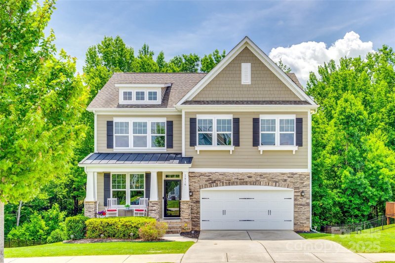 2816 Woodlands Creek Drive